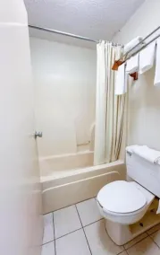 Super Inn And Suites - Bad