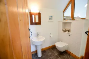 Three Chantry Barns, Orford - Bathroom