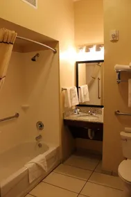 MainStay Suites Grand Island - Baño