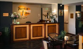 Downhill Inn - Recepción