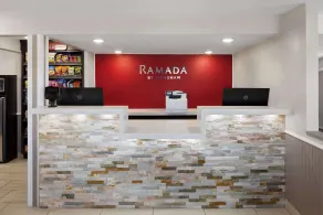 Ramada by Wyndham Medford Airport North - Hall