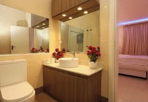 The Grandeur Hotel - Bathroom