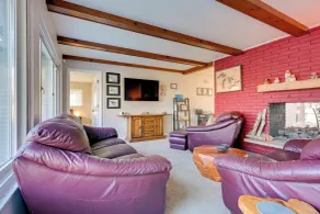 Lakefront Hartland Cottage w/ Patio & Fire Pits! - Innvendig