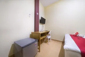 RedDoorz near TVRI Gorontalo - Room