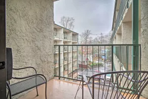 Lovely condo w/ indoor pool *only steps to parkway - Innvendig