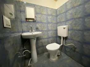 Goroomgo Kanara Bhimtal - Bathroom