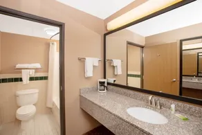 Americinn By Wyndham Coralville - Baño