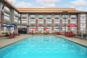 Holiday Inn Victoria - Elk Lake by IHG - Pool