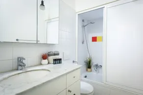 Tranquil Garden Retreat by Sea N Rent - Bathroom