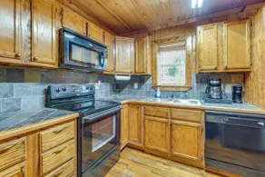 6 Mi to Main St Poplarville: Cabin w/ Pasture View - Interiør