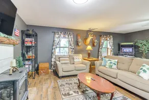 Game Room & Fire Pit: Picturesque Cabin in Murphy - Interiør