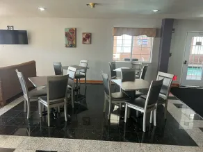 Microtel Inn & Suites by Wyndham Amarillo - Sitzecke in der Lobby