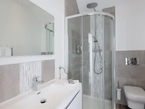 Cliffhanger House - Sleeps 16 Hot Tub, Sea Views - Badezimmer