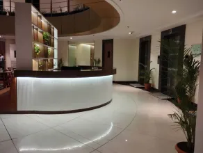 The Monarch Turbhe - Reception