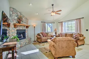 Sunny Tucson Home w/ Patios on 5 Acres! - Interiør