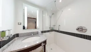 Hampton by Hilton Krakow - Bathroom