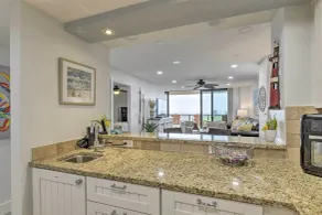 Pools, Hot Tub & Ocean Views: Port Arkansas Condo - Innenbereich