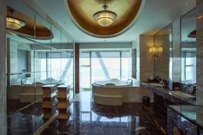 Universal Hotel Urumqi - Bathroom