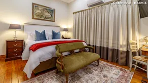 Christies at 32 on Russell - Room
