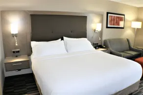 Holiday Inn Express Woodstock-Shenandoah Valley by IHG - Room