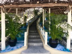Rock and Sea Resort - Interior entrance