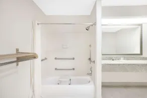 Super 8 by Wyndham Corpus Christi - Badeværelse