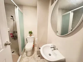 Cozy Studio near Airport - Badezimmer