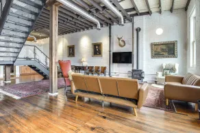 < 1 Mi to Wittenberg: Eclectic Loft w/ Parking! - Interiör