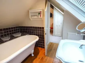 Honeypot Cottage - Interior