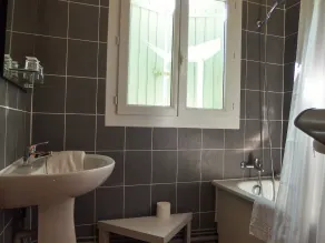 Au Saint Roch - Hôtel et Jardin - Bathroom
