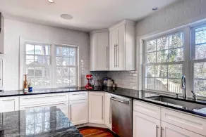 Southern-Style Home w/ Luxe Kitchen: 15 Min to DC! - Innvendig