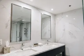 Lofts du Vieux-Port by Gray Collection - Bathroom