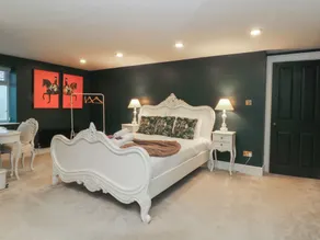 Alexander - Room