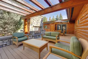 Sun Valley Log Home w/ Hot Tub & Mtn Views! - Innvendig