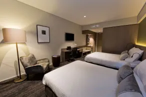 The Glen Hotel and Suites - Habitación