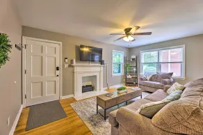 Charming Charleston Home w/ Yard & Fire Pit! - Intérieur