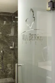 Mia Berre Hotels - Chambre
