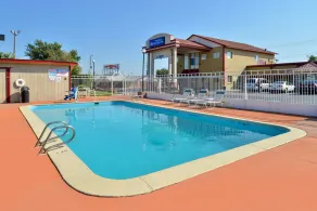 Americas Best Value Inn Tulsa I-44 - Piscine