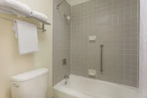 Baymont by Wyndham Rocky Mount I-95 - Salle de bain