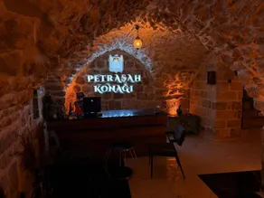 Petra Şah Konağı - Resepsjon