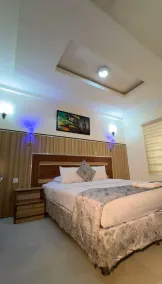 SIX DIAMOND HOTEL OPEBI - Zimmer