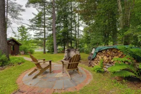 All-season Family Retreat w/ Dock on Loon Lake! - Innenbereich