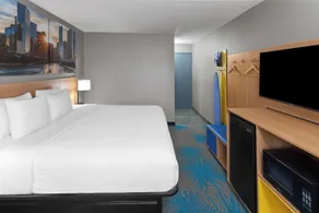 Days Inn by Wyndham Waukegan Great Lakes-Free Breakfast and Naval Base Shuttle - Zimmer
