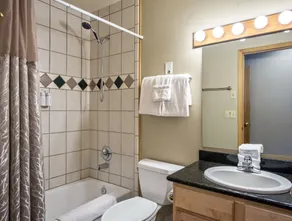 Grand Timber Lodge - Bathroom