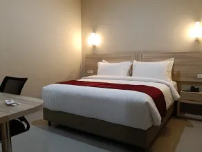 Sunflower Hotel Syariah near Juanda Airport - Room