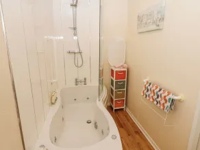 Plot 32 - Badezimmer