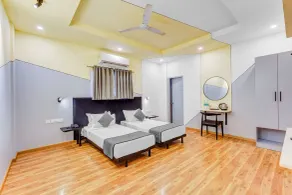 UPAR Hotels Nungambakkam Nearby US Consulate Apollo hospital Sankara Nethralaya - Zimmer