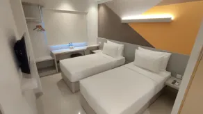 Agogo Downtown Hotel Surabaya - Room