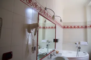 Hotel La Luna - Bathroom