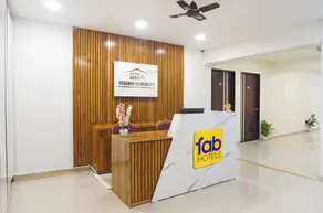FabHotel Vardhan Plaza - Réception